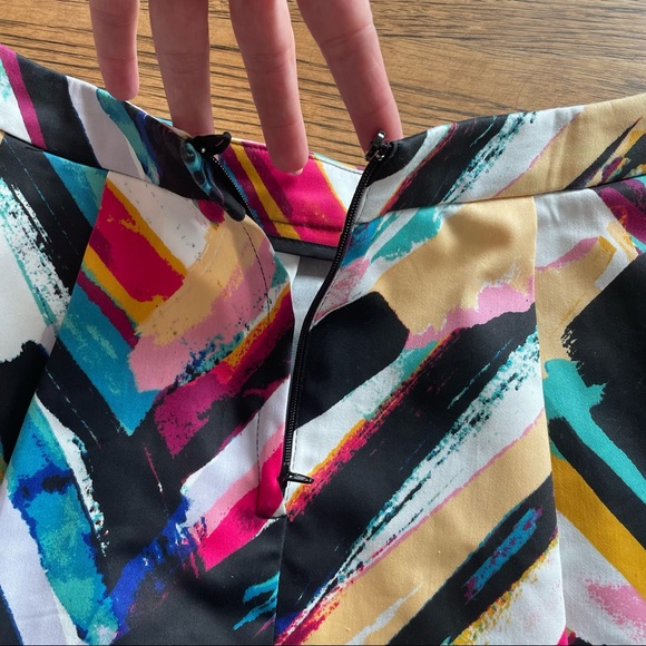 H&M Women's Colorful Abstract Printed Pleated Mini Skirt Size 6 - Picture 3 of 5